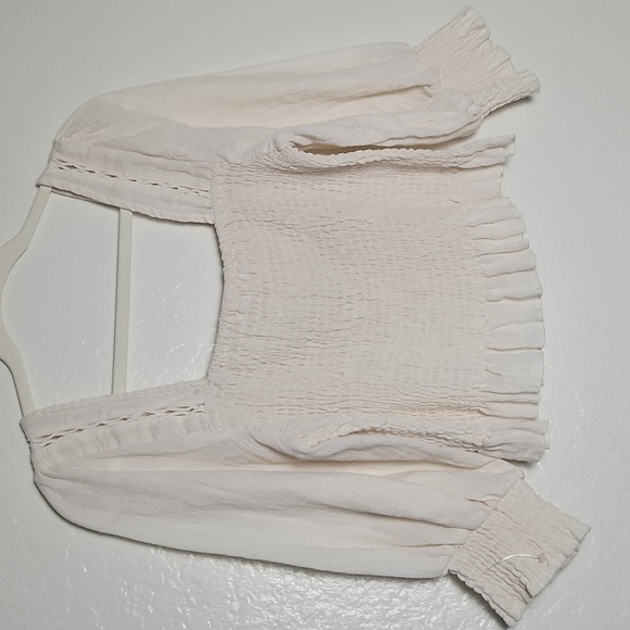 Chic Women's Cream Blouse with Smocked Bodice - Picture 5 of 5